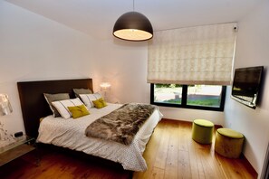 Room - Vrbo Property (Royan)