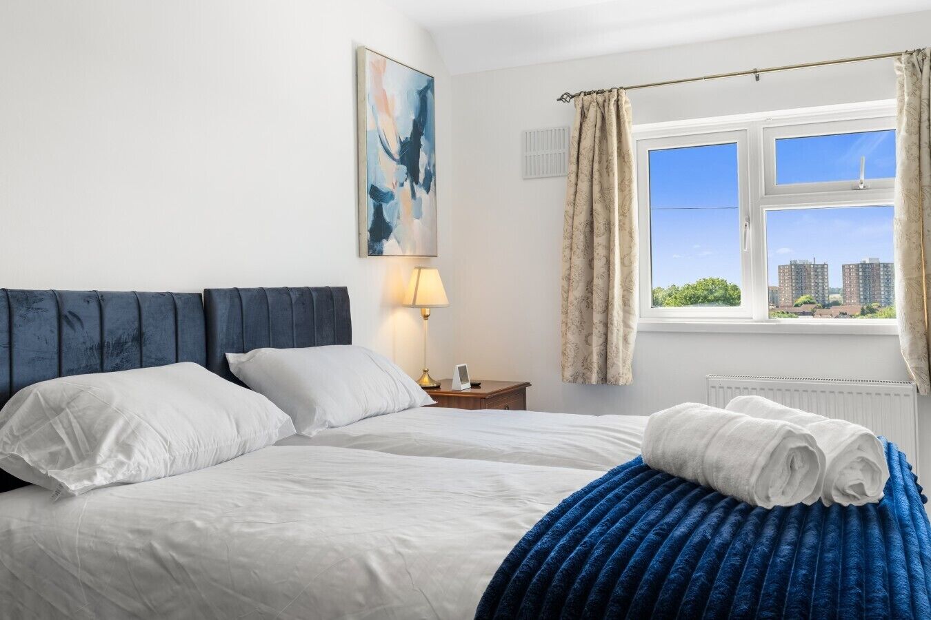 Desk, iron/ironing board, WiFi, bed sheets