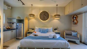 Deluxe Room | Iron/ironing board, WiFi (free)