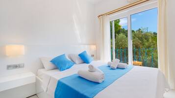 Standard Double Room, Garden View | WiFi (free)