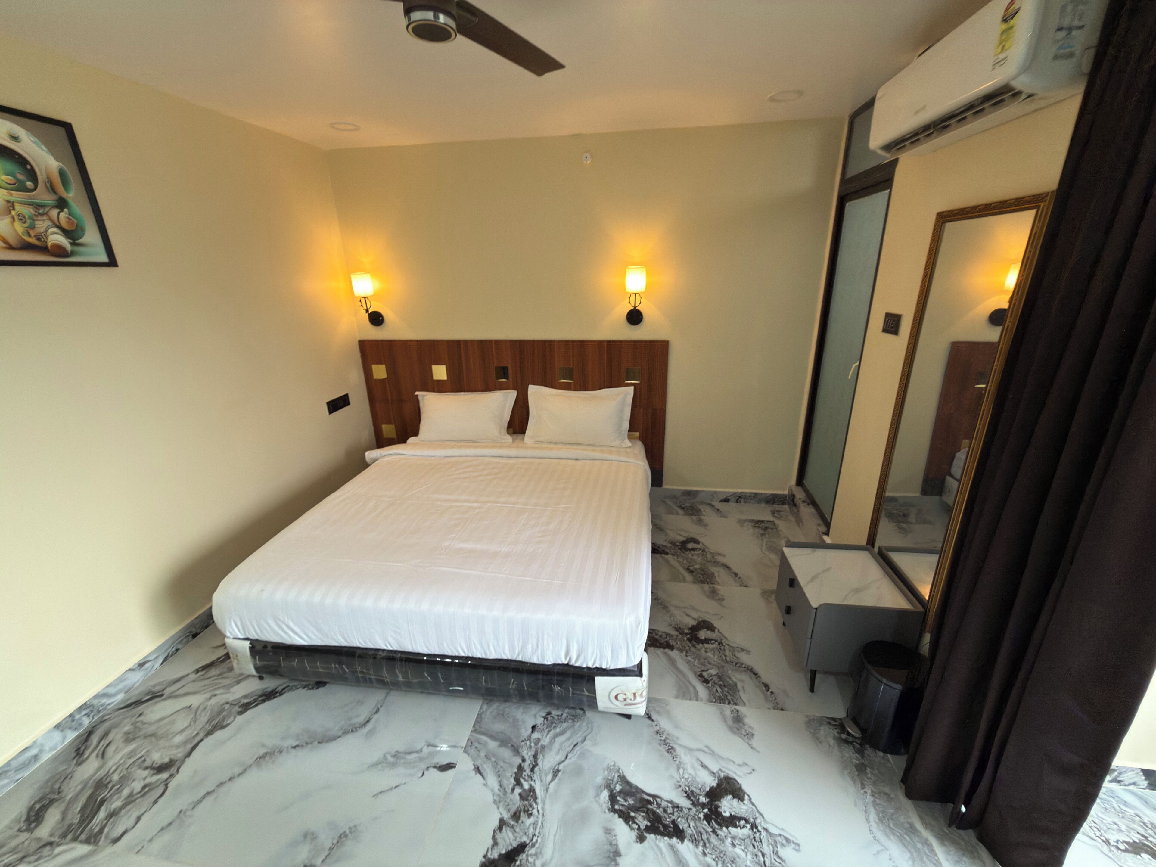 Premium Double Room, City View | WiFi (free)