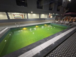 Outdoor pool - PARK CITY HOTEL (Vallur)