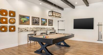 Coffee, Fireplaces & Mountain Air | 2BR Escape