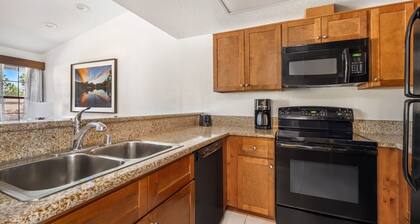 Spacious 1BR Villa with Spa, Tennis, Pools & Mountain Views
