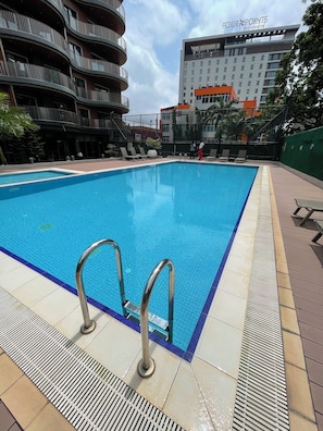 Pool - Luxury 2-Bedrooms Apartment in Airport Residential (Accra)