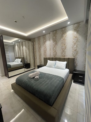 Room - Luxury 2-Bedrooms Apartment in Airport Residential (Accra)