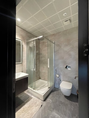 Bathroom - Luxury 2-Bedrooms Apartment in Airport Residential (Accra)