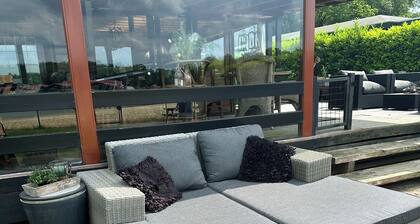 Mooie 3 slaapkamer chalet aan het meer