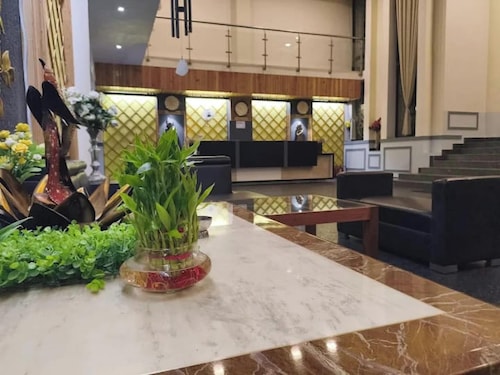 Hotel on Mathura Rd. Riviera Club