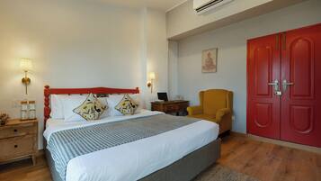 Deluxe Villa | Iron/ironing board, free WiFi