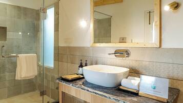 Deluxe Villa | Bathroom