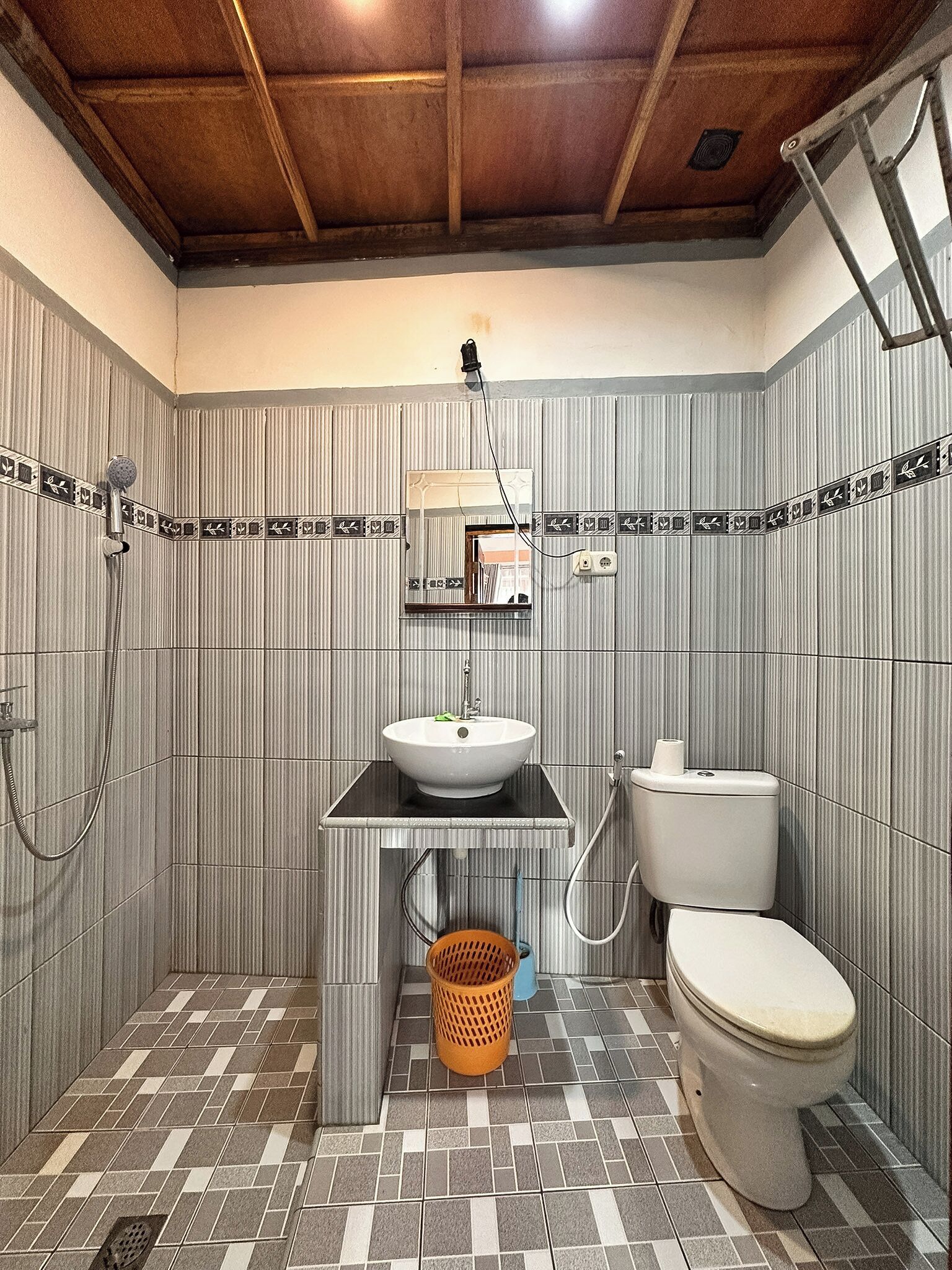 Chambre Double Supérieure, vue mer | Salle de bain | Douche, sèche-cheveux, serviettes fournies