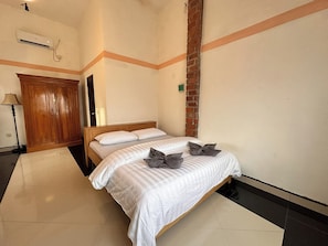 Superior Double Room, Sea View | Desk, laptop workspace, blackout curtains