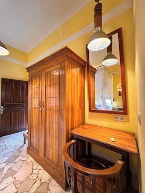 Standard Bungalow, Garden View | Interior