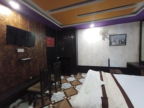 Superior Double Room, City View | Desk, free WiFi