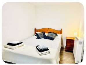 2 bedrooms, iron/ironing board, internet, bed sheets - central stay in cambridge (Cambridge)