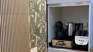 A coffee machine and a kettle in a kitchen area. - Apollo&Co.House,Perfect Stay before/after cruise,2/4 people (Civitavecchia)