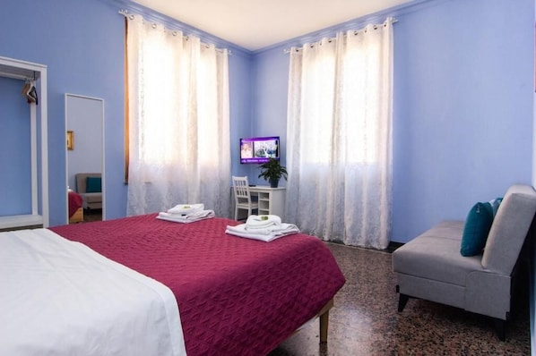 Economy Triple Room, City View | WiFi (free) - B&B CORSO ITALIA (Pisa)