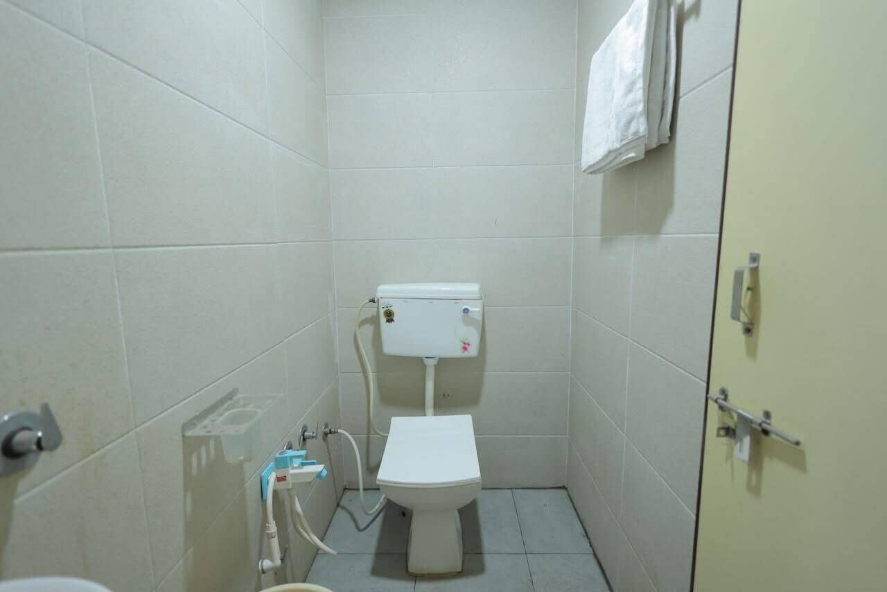 Shower, towels, soap, shampoo