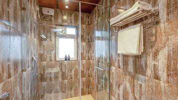 Deluxe Villa | Bathroom
