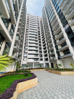Exterior - Luxury Apartment with Skyline Views | Heated pool, Gym, Sauna and a Balcony (Nairobi)