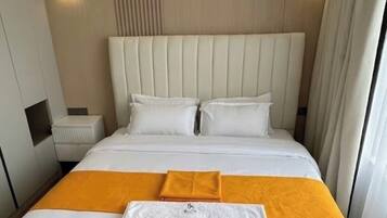 Iron/ironing board, WiFi, bed sheets