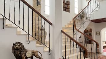 Deluxe House | Interior