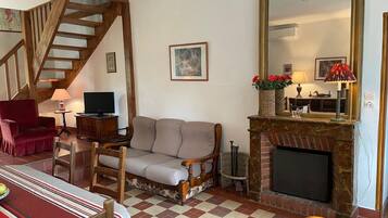 TV, lareira