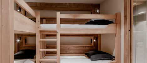 5 bedrooms, bed sheets