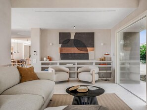 A modern living room with a sofa, two armchairs, a coffee table, and a large abstract painting on the wall. - Luxury villa with panoramic views - 10 guests (Málaga)
