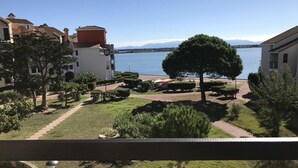 Property grounds - Apartment with air conditioning, lake view - 4 guests (Le Barcarès)