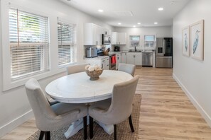 Dining - NEW! Sunny Bs - Sunset Park (Wilmington)