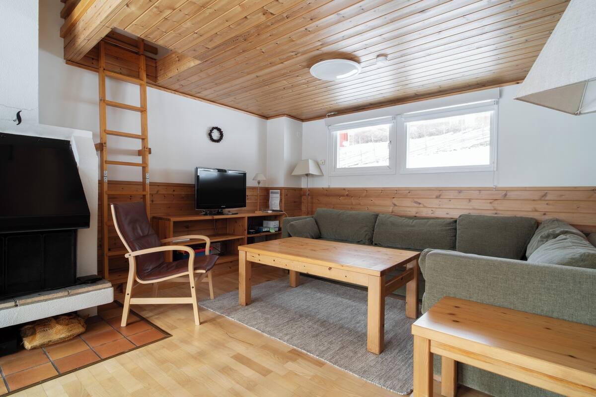 Casa de ciudad confort, vista al lago | Espacio para trabajar con laptop y tabla de planchar con plancha
