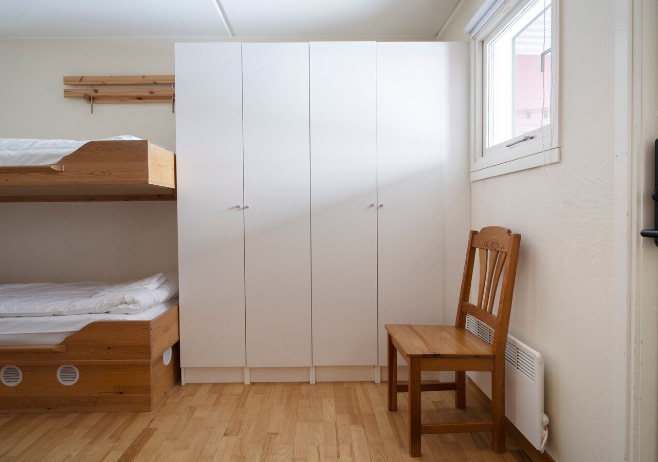 Comfort Townhome, Lake View | Laptop workspace, iron/ironing board, bed sheets