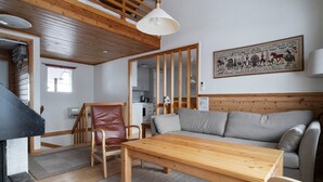 A modern living room with a wooden table, a sofa, and a chair. - Åre Fjällby (Are)
