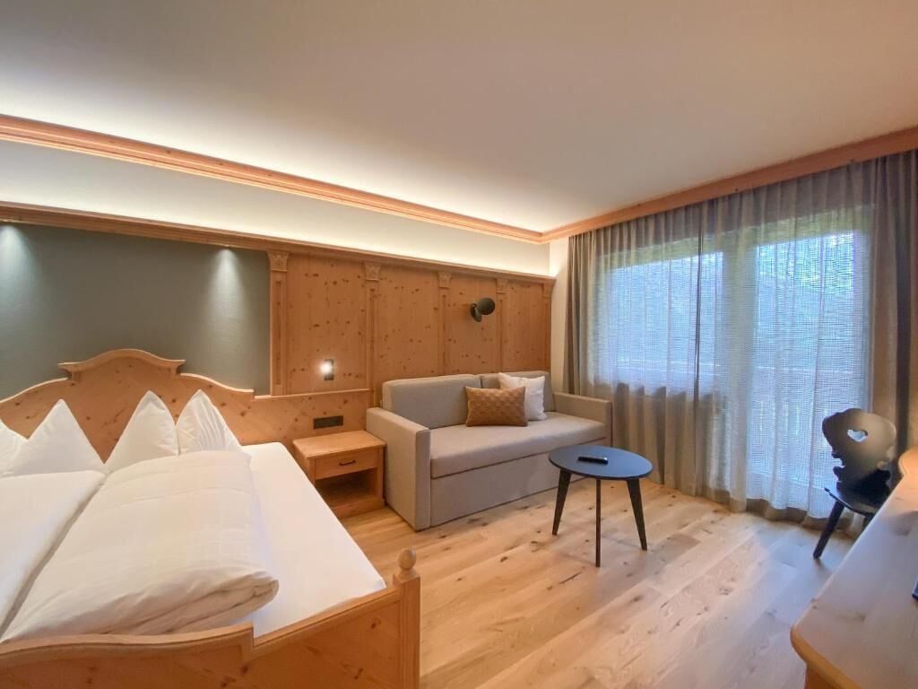 Doppelzimmer, Balkon, Bergblick | Wohnbereich