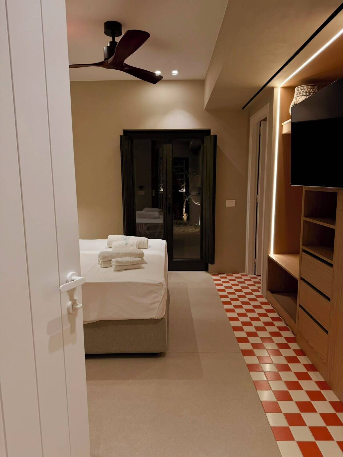 2 chambres, fer et planche à repasser, Wi-Fi, draps fournis