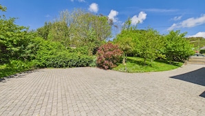A paved driveway leading to a residential area with a variety of trees and shrubs. - 5 Bedroom Country House in Waterford (Waterford)