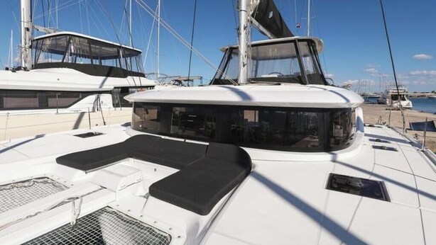 Unclassified image, 1 of 66, button - Lagoon 46 - NUVOLA (Marina)