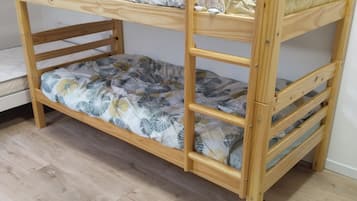 2 habitaciones, tabla de planchar con plancha, wifi y ropa de cama