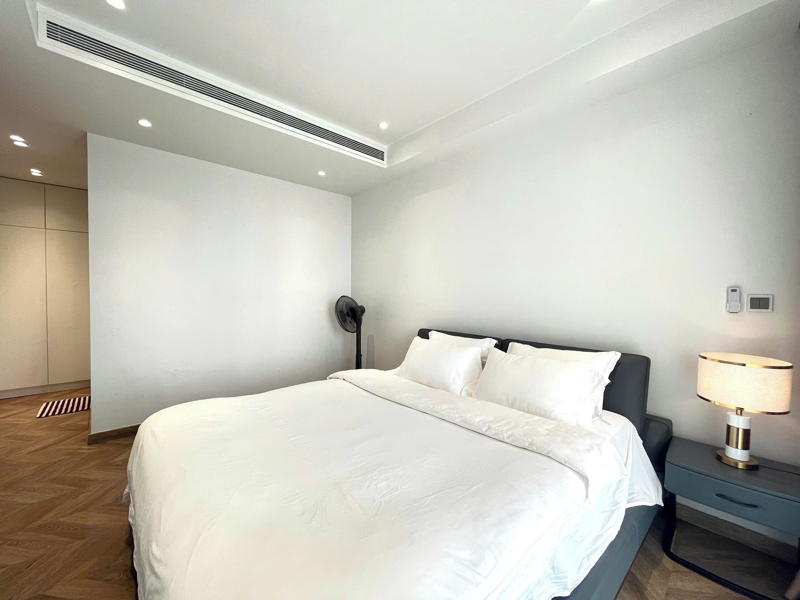 Quarto casal premier, 1 cama King | Cortinas blackout, Wi-Fi de cortesia