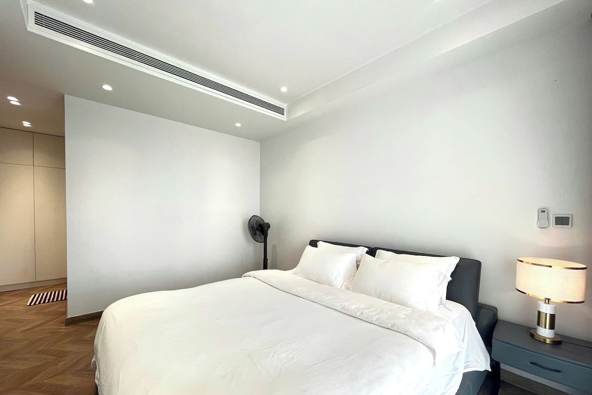 Premier Double Room, 1 King Bed | Blackout curtains, free WiFi