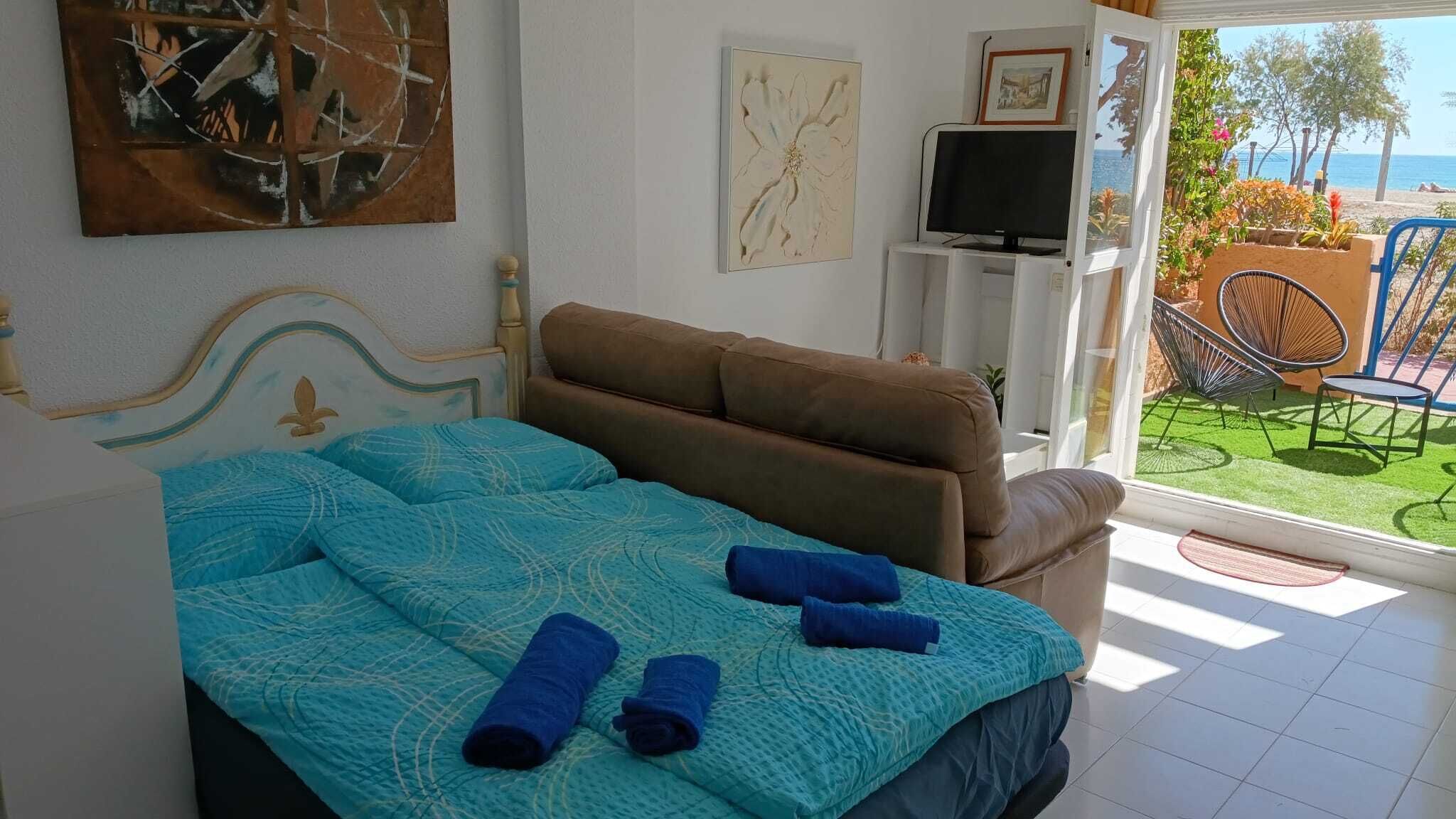 1 bedroom, bed sheets