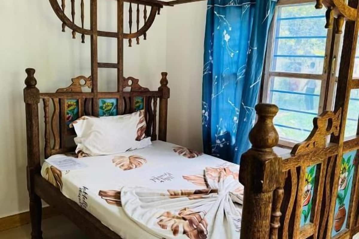 Basic Single Room, Balcony, City View | WiFi (free)