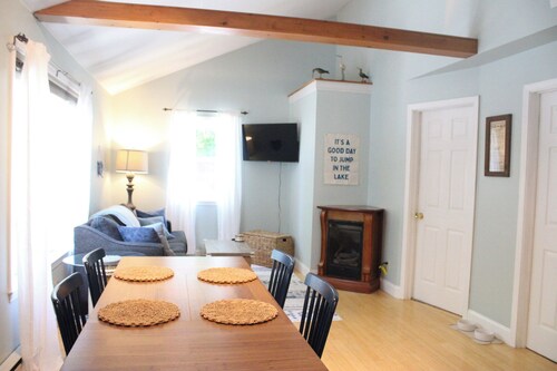 Clairmonte Cottage-Steps to Honeoye Lake/Hot Tub/Firepit/Dog &Kid Friendly/Kayak
