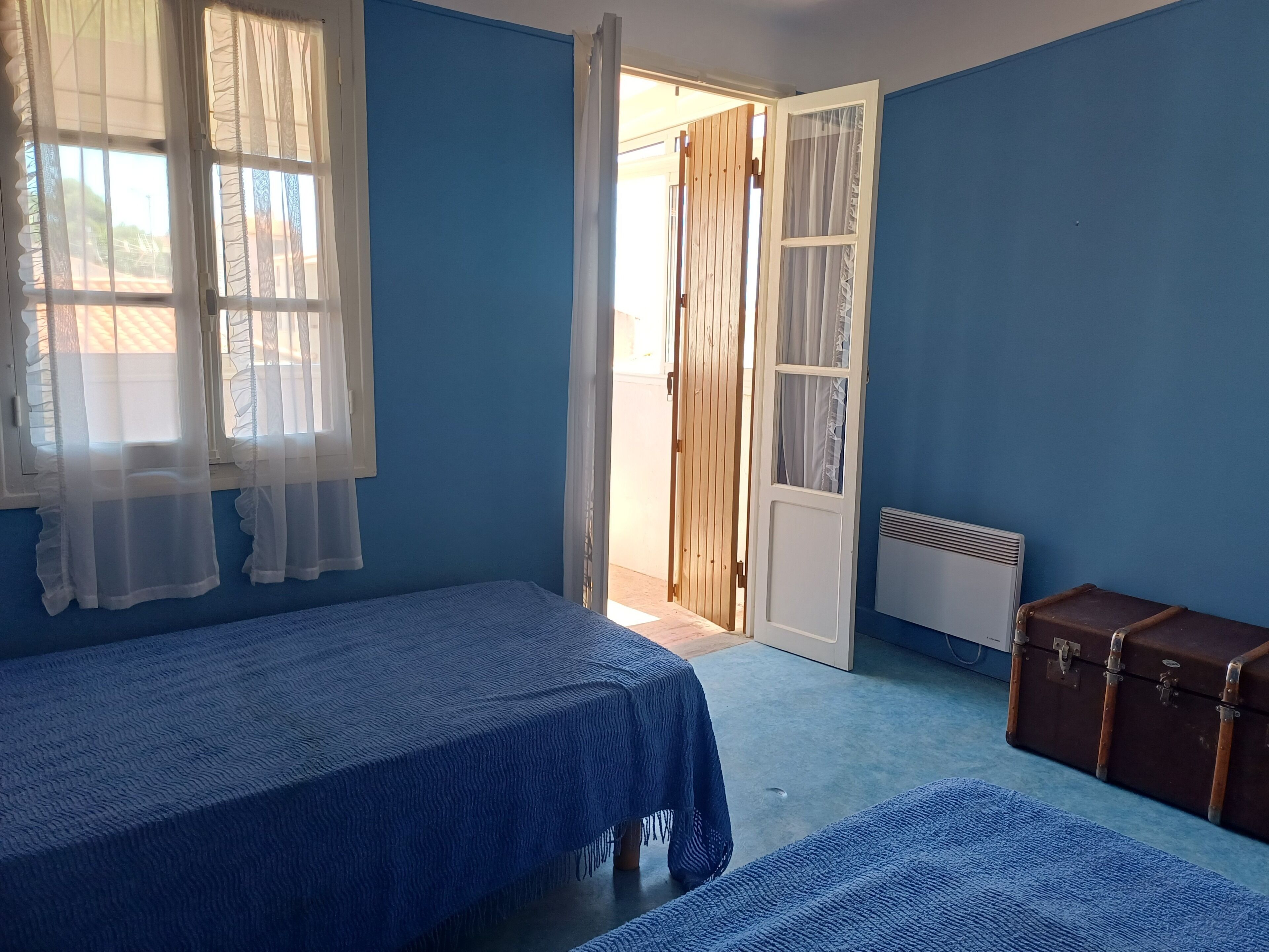 2 habitaciones, tabla de planchar con plancha y wifi 