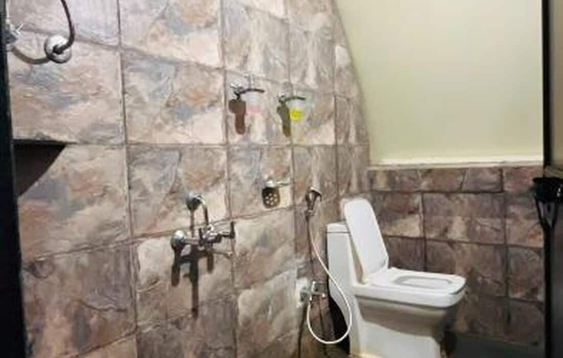 Luxury-Zelt, Seeblick | Badezimmer | Dusche, Handtücher, Seife, Shampoo