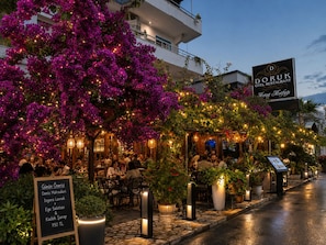 Outdoor dining - Doruk otel  (Menderes)