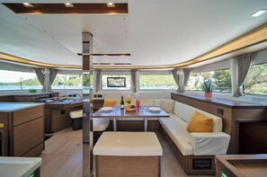 Dining - Lagoon 46 A/C & GEN & WM - White Pearl (Skradin)