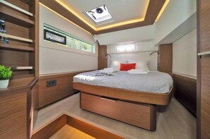 Room - Lagoon 46 A/C & GEN & WM - White Pearl (Skradin)